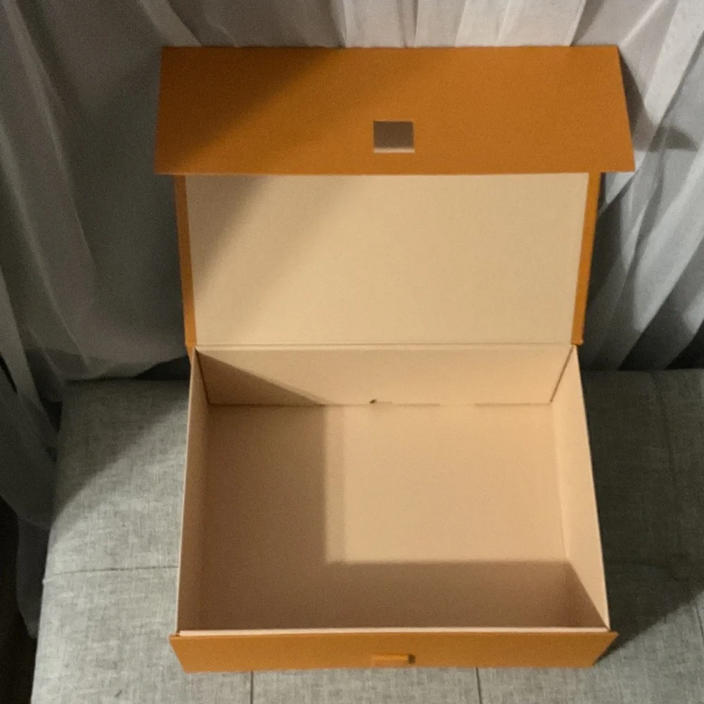 Louis Vuitton Orange Box with Blue Ribbon - Picture 4 of 4